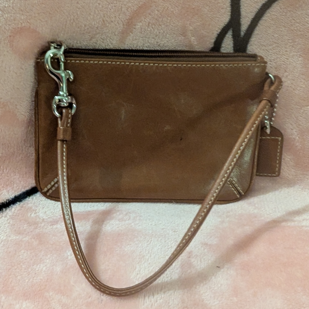 Coach Tan Leather Wristlet Vintage EUC - Picture 12 of 13